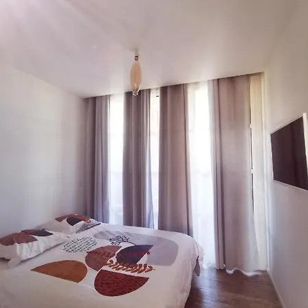 Grand Apppartement Dans Village Vue Apartment