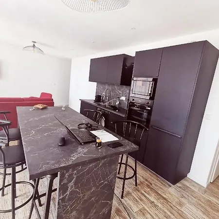 Grand Apppartement Dans Village Vue Apartment *
