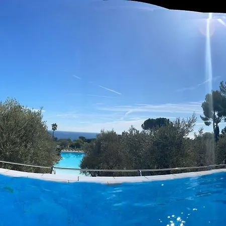 Apartment Grand Apppartement Dans Village Vue Saint-Raphael (Var)